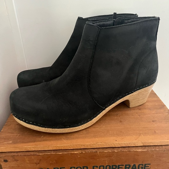 Dansko Maria Black Nubuck Leather Booties Clogs Size 41 10.5/11 - Picture 2 of 7